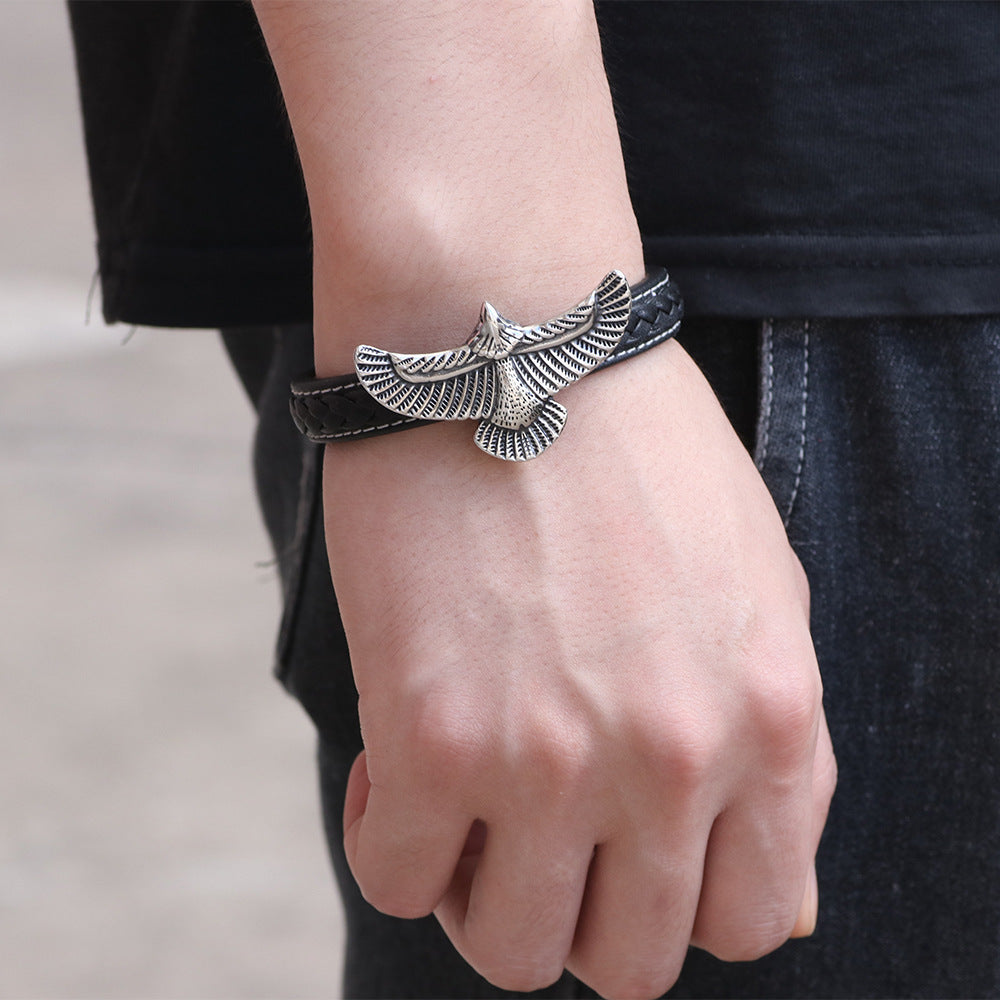 Freiheits-Abenteuer-Totem | Magnetschnalle aus Edelstahl, Lederband | Herrenarmband mit Adler und ausgebreiteten Flügeln 